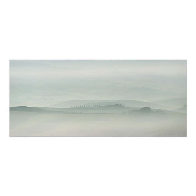 Foto Mañana pastel en la nublada Toscana (Frente)