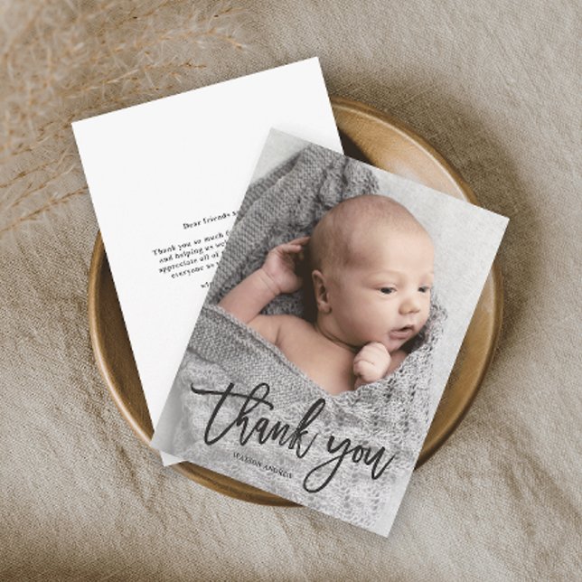 Foto manuscrita de presupuesto Tarjeta de agradeci (Simple baby photo thank you card with modern handwritten script overlay typography.)