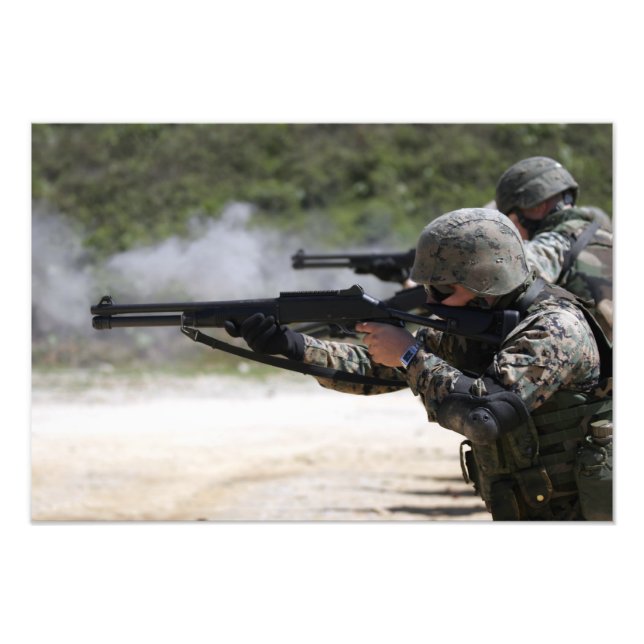 Foto Marines disparando escopetas (Frente)