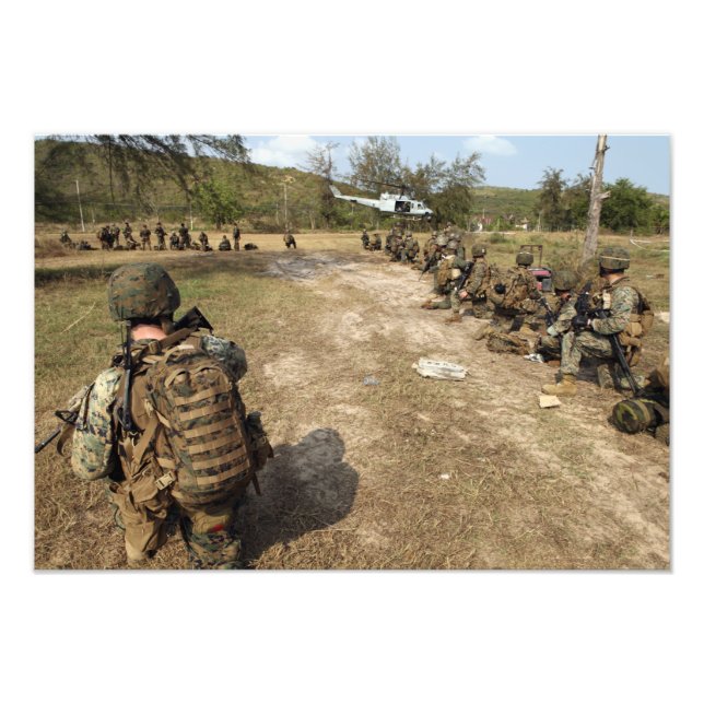 Foto Marines estadounidenses proporcionan seguridad com (Frente)