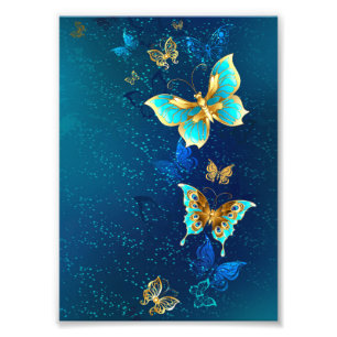 Foto Mariposas doradas sobre fondo azul