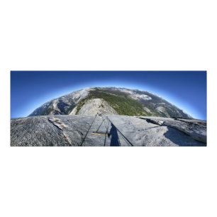 Foto Media casa mirando hacia abajo desde los cables - 