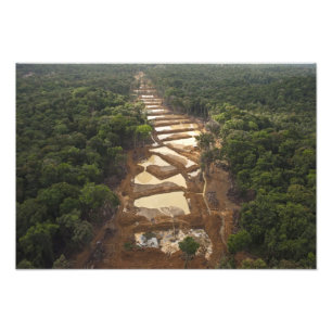 Foto Minería de oro aluvial. Selva tropical, Guyana.