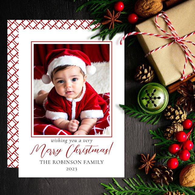 Foto minimalista en rojo y blanco Feliz Navidad (Wish your friends and family "Merry Christmas" in style with this minimalist red and white design.)