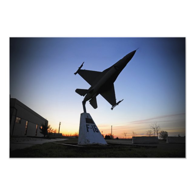 Foto Modelo de escala de un Halcón F-16 C de lucha (Frente)
