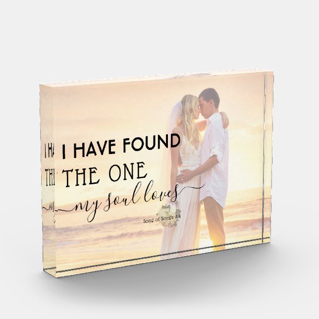 Foto moderna comprometida encontrada de uno que am (Izquierda)