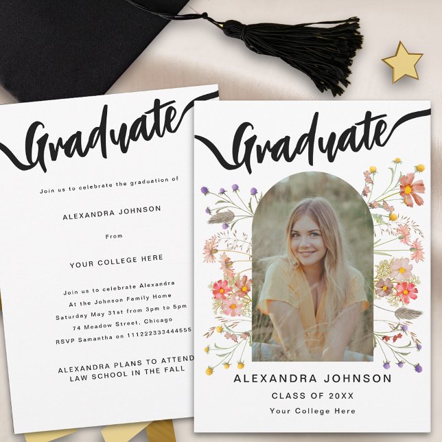 Foto moderna Fiesta de Invitación de graduación fl (Modern floral photo arch graduation announcement party invitation elegant script boho wildflowers)