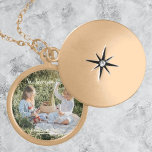 Foto moderna que te ama el collar de mamá<br><div class="desc">Expresa tu amor por mamá con una foto moderna te queremos con el collar de mamá. El diseño de collares incluye fotografía para que añadas tu propia foto,  un saludo de "¡Te queremos mamá!" y nombres personalizados de niños en una tipografía elegante. Artículos de regalo adicionales con este diseño.</div>