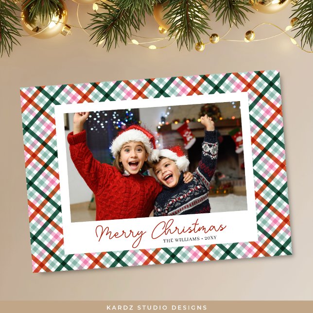 Foto moderna Tarjeta de Navidad Gingham Merry (Front of card shown in 5 x 7 inches. Personalize and choose paper and corner style.)