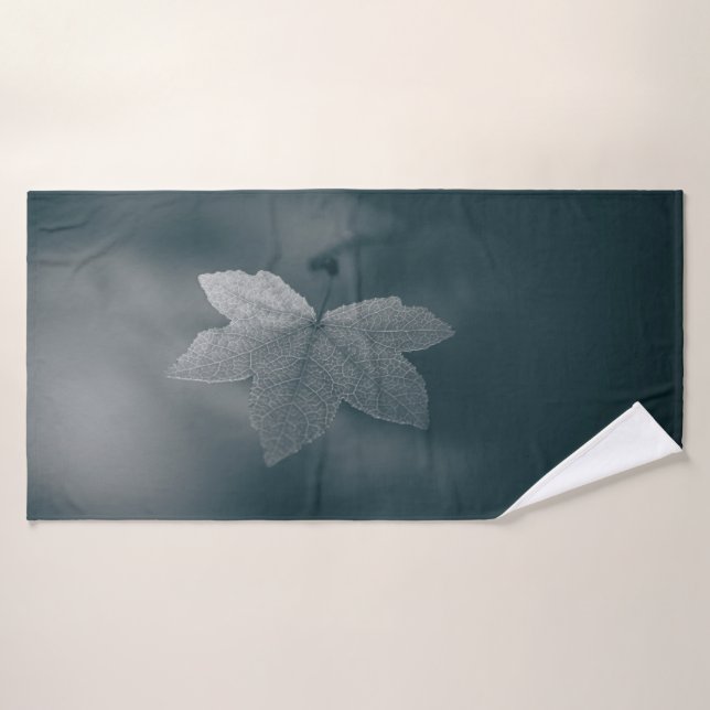 Foto Monocroma de la naturaleza de la hoja de arce (Toalla de baño)