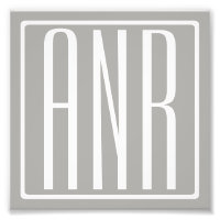 Monograma de Iniciales | Blanco Sobre Gris Claro