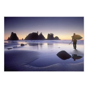 Foto Montaje del hombre que lleva kayak, playa ShiShi,