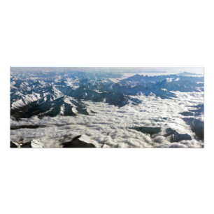 Foto montañas del Himalaya bajo nubes -Tibet