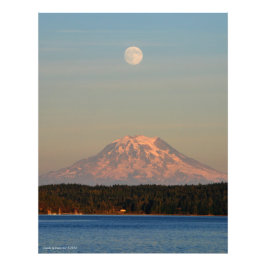 Foto Monte Rainier con la luna llena