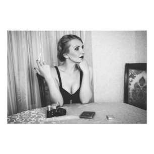 Foto Mujer retro fumando