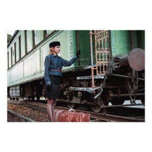 Foto Mujer retro vintage en la estación de tren