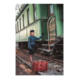 Foto Mujer retro vintage en la estación de tren