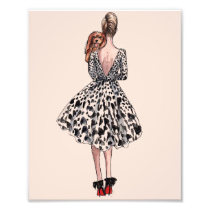 Foto Mujer sosteniendo una ilustración de moda de perro