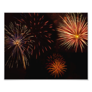 Foto Múltiples ráfagas de fuegos artificiales contra ne