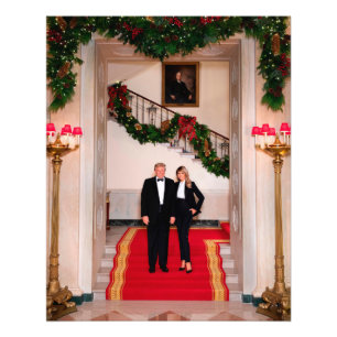 Foto Navidad acerca al presidente Donald Trump y a Mela