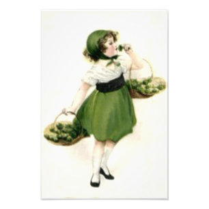 Foto Niña de las flores irlandesa trébol verde
