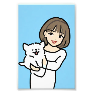 Foto Niña sonriente sosteniendo un cachorro blanco