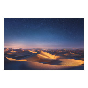 Foto Noche estrellada sobre el paisaje de dunas del des