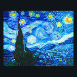 Foto Noche Van Gogh Starry<br><div class="desc">Imagen de la pintura al óleo de Vincent van Gogh La noche estrellada (1889). Inspirado por su estancia en un asilo,  el arte representa un pueblo bajo un cielo nocturno de estrellas y luna azul y amarilla. Un gran regalo para los aficionados al post-impresionismo y al arte holandés.</div>