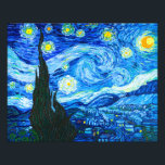 Foto Noche Van Gogh Starry<br><div class="desc">Imagen de la pintura al óleo de Vincent van Gogh La noche estrellada (1889). Inspirado por su estancia en un asilo,  el arte representa un pueblo bajo un cielo nocturno de estrellas y luna azul y amarilla. Un gran regalo para los aficionados al post-impresionismo y al arte holandés.</div>