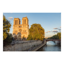 Foto Notre Dame de París en la Hora de Oro - París, Fra