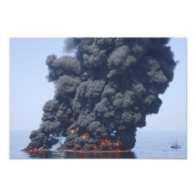 Foto Nubes oscuras de humo y fuego emergen 2 (Frente)