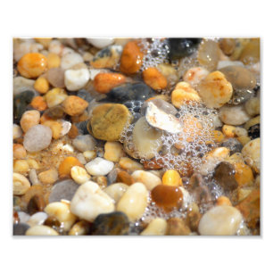 Foto Numerosas rocas rocosas en una playa de arena con 