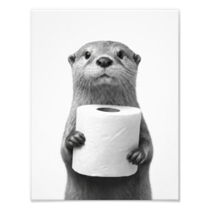 Foto Nutria estoica en blanco y negro sosteniendo un ro
