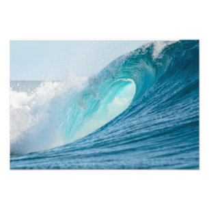 Foto Onda del barril que practica surf que rompe la