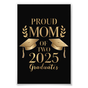 Foto Orgullosa madre de dos graduados de 2025 Gemelos g