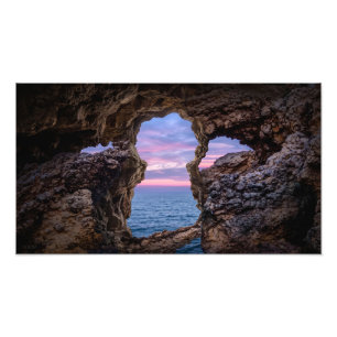 Foto Paisaje marino escénico enmarcado por una cueva de