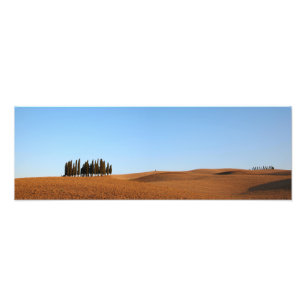 Foto Paisaje toscano con huella panorámica de cipreses