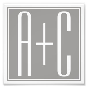 Foto Pares con clase Initails el   blanco y gris