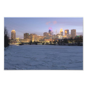 Foto perfil de minneapolis y río misisipi congelado