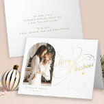 Foto personalizada Guión elegante de Feliz Navidad<br><div class="desc">Elegante y elegante escritura de caligrafía clásica de la Navidad de las Feliz Navidad Faux de oro de familia foto simple tarjeta de vacaciones plegada blanca con tu personalizado texto personalizado en el frente y dentro. OBSERVE que el color de fondo es modificable. Puede cambiarlo después de seleccionar la opción...</div>