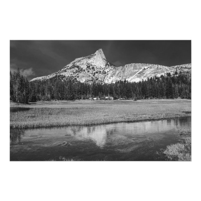 Foto Pico de la Catedral en el Parque Nacional Yosemite (Frente)