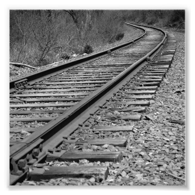 Foto Pistas de tren curvadas en blanco y negro (Frente)
