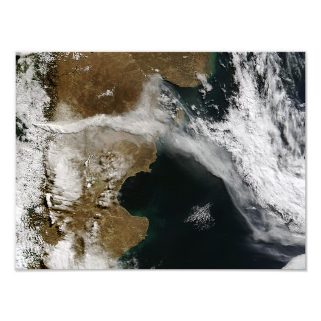 Foto Pluma de ceniza de la erupción del volcán Chaiten, (Frente)