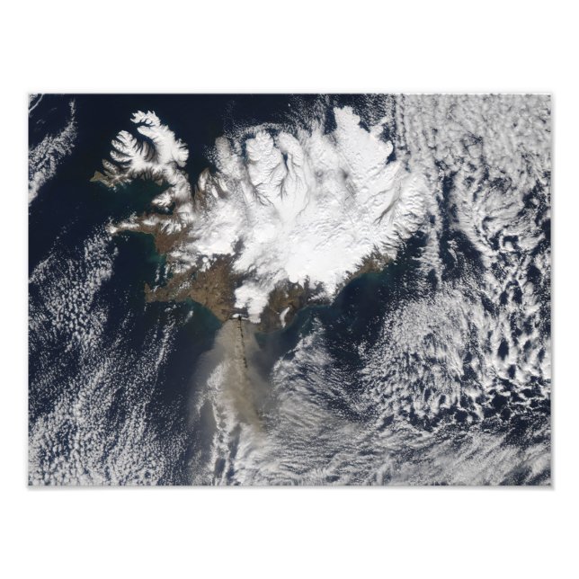 Foto Pluma de ceniza del volcán Eyjafjallajokull, Islan (Frente)