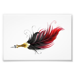 Foto Pluma de plumas rojas con nido de oro