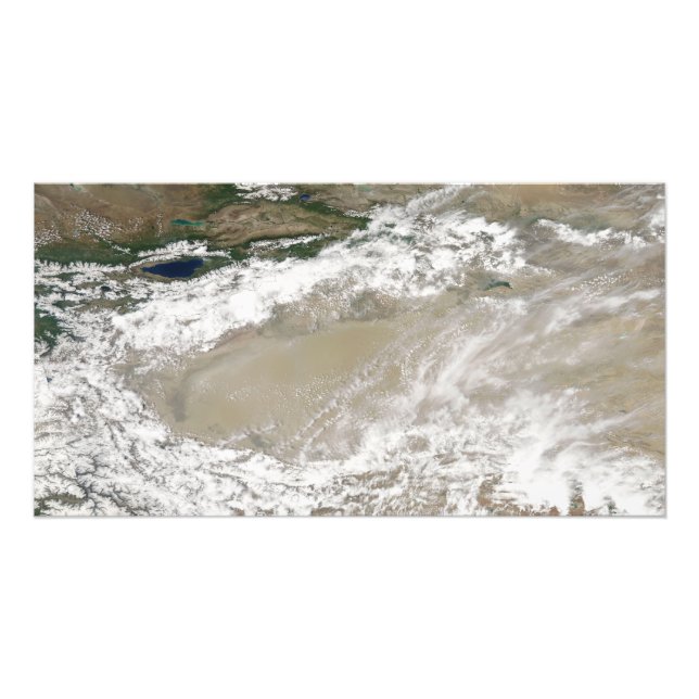 Foto Polvo y nubes sobrevuelan el Des Taklimakan (Frente)