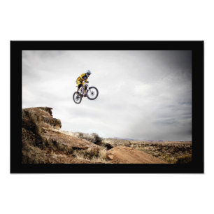 Foto Póster de ciclista BMX saltando
