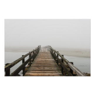 Foto Puente de pie en la niebla de la playa de Good Har