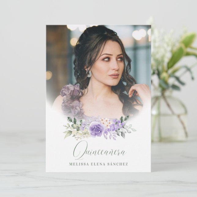 Foto Quinceañera Español Guirnalda Floral Morada (Anverso de pie)