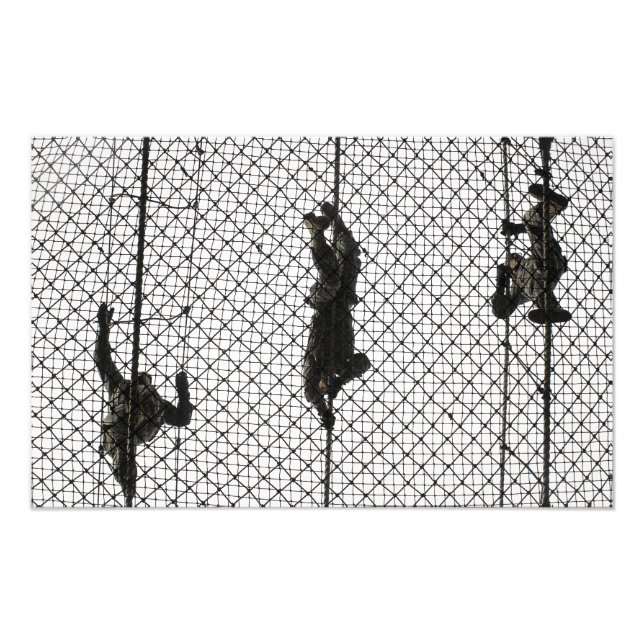 Foto reclutas que completan un obstáculo (Frente)